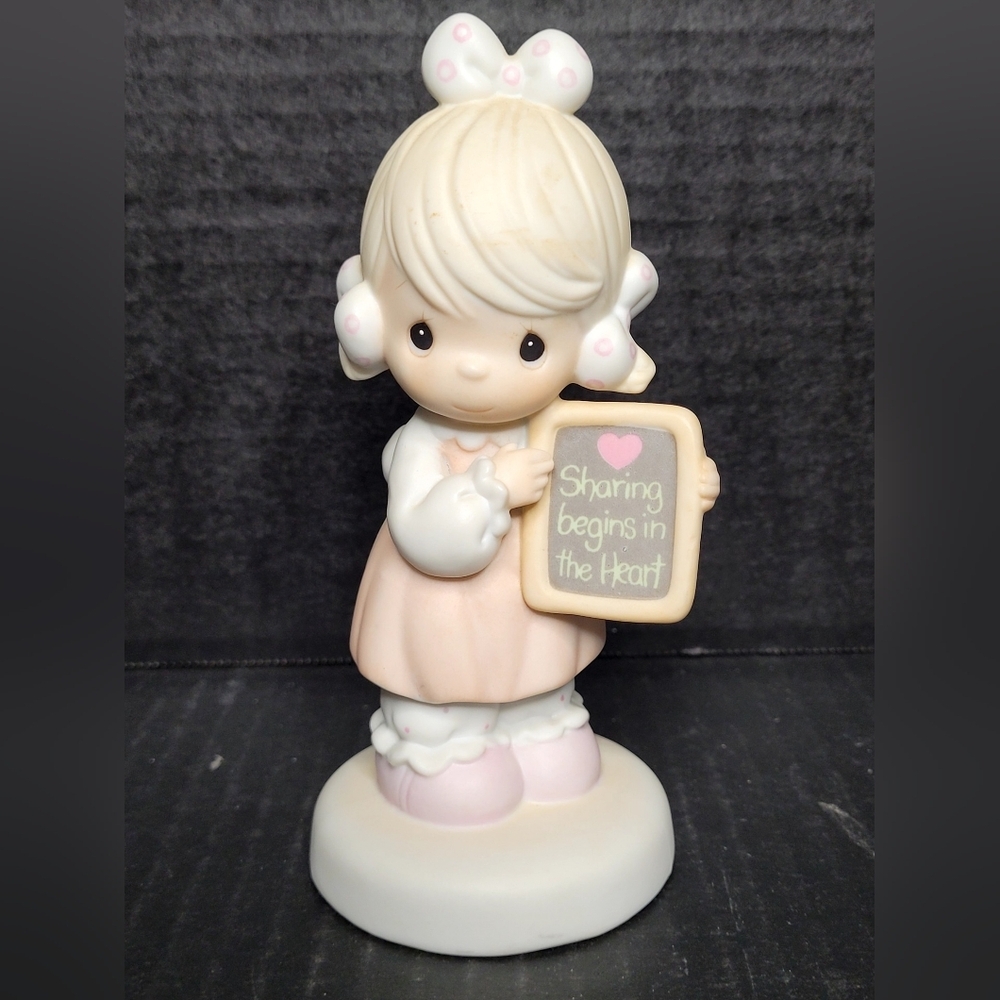1988 Precious Moments Porcelain Figurine Sharing Begins In The Heart #520861